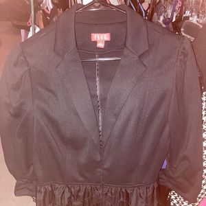 Elle Women’s black cropped blazer